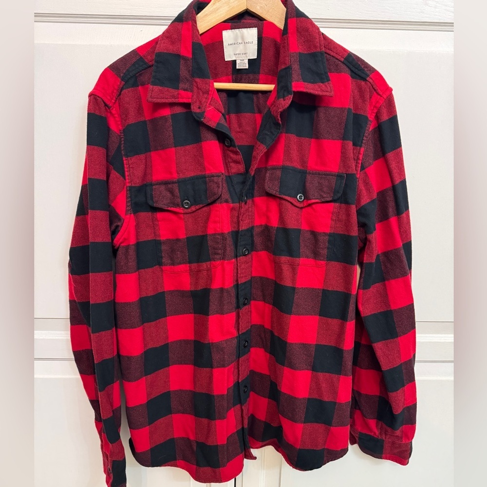 American Eagle Outfitters Red and Black Checkered Shirt size L. Cabincore